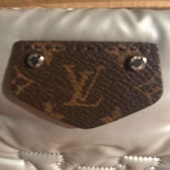 Louis Vuitton Multi Maxi Pillow Pochette Silver - Picture 2 of 6